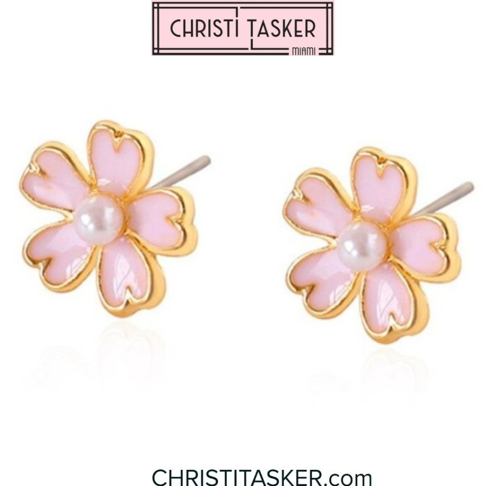 Pretty In PInk Pearl Flower Stud Earrings